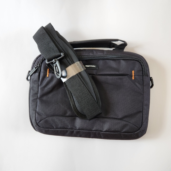 Amazon Basics 11.6-Inch Laptop and iPad Tablet Shoulder Bag Carrying Case, Black - Picture 9 of 12